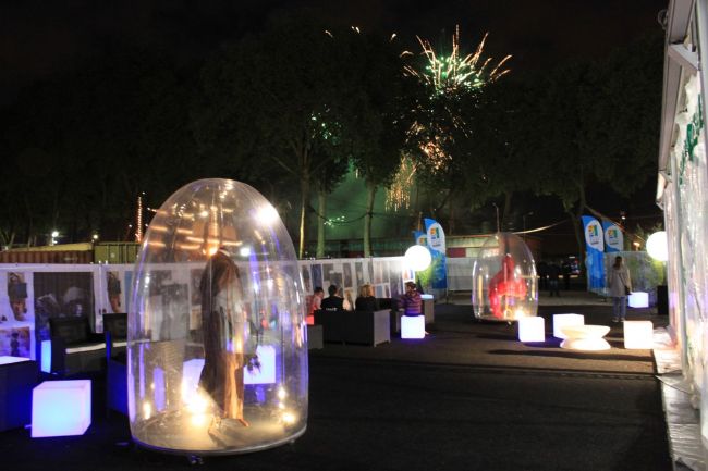 Décoration d'une terrasse avec des cubes lumineux en Normandie